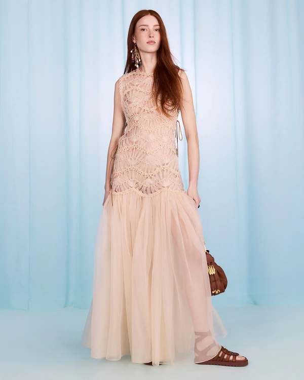 The Chicest Hairstyles to Match Every Wedding Guest & Bridesmaid Dress Style