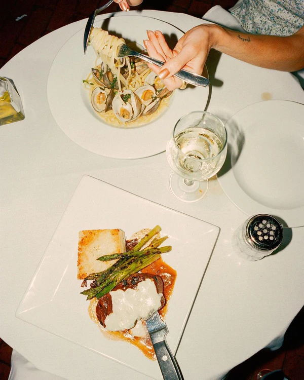 7 Restaurants in Chicago for a Fancy Date — photo 2