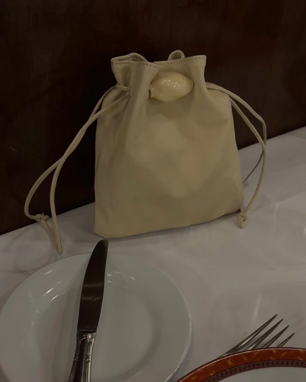 30 Chic Pouches for the Fashion Bride