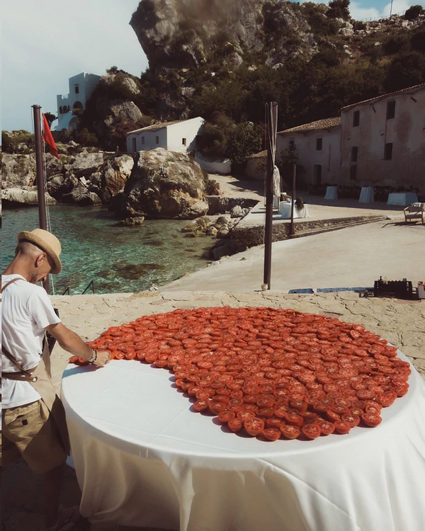 <a href="https://www.instagram.com/p/DdwQ4IFiCJH/?img_index=1">LaLindi Events</a>, Photography: <a href="https://www.instagram.com/ramone_wedd/">Ramone Wedd</a>, <a href="https://www.instagram.com/saralecci_photographer/">Saralecci</a>