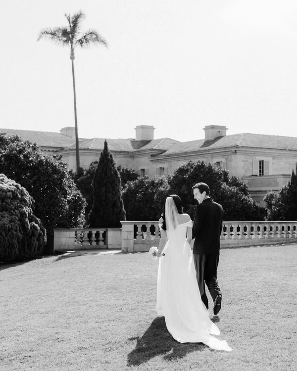 <a href="https://www.instagram.com/p/DKKrvFbSfNv/?img_index=11" target="_blank">Photography: Jose Villa</a>