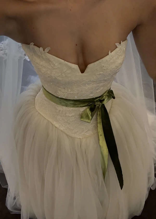 Content: <a href="https://www.instagram.com/styledsara/?hl=en-gb">Sara Walker</a>