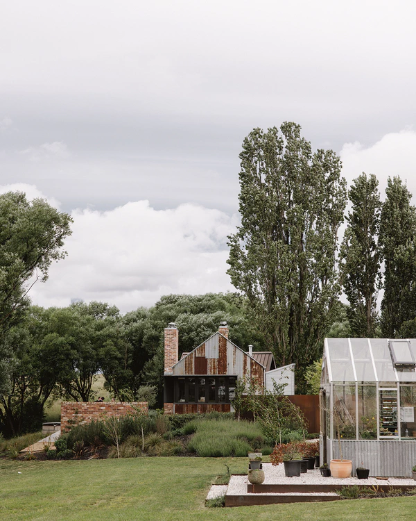 A Blush and Berry-Infused Wedding at a Luxurious Australian Estate