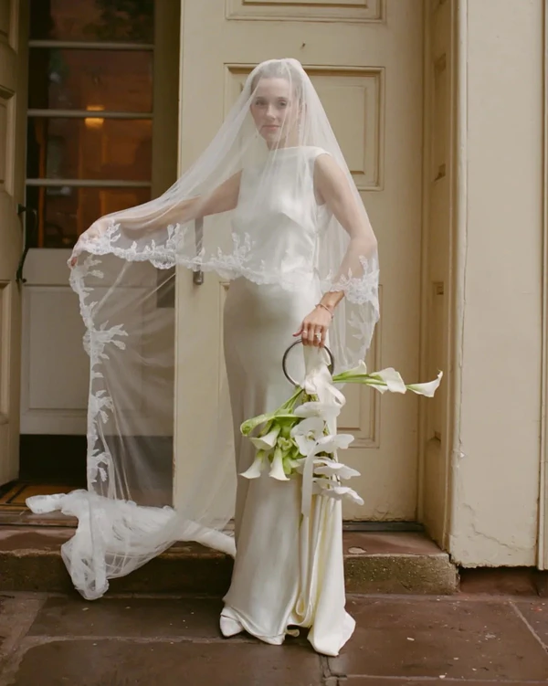 9 Stylish Bouquet Trends We're Loving for Brides Right Now — photo 1