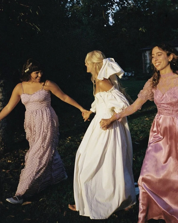 Mismatched Bridesmaid Dresses Guide