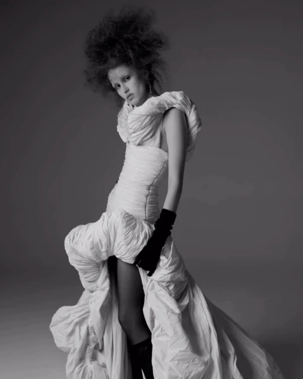 9 Chic Ways to Style Your Bridal Dress for a Winter Wedding