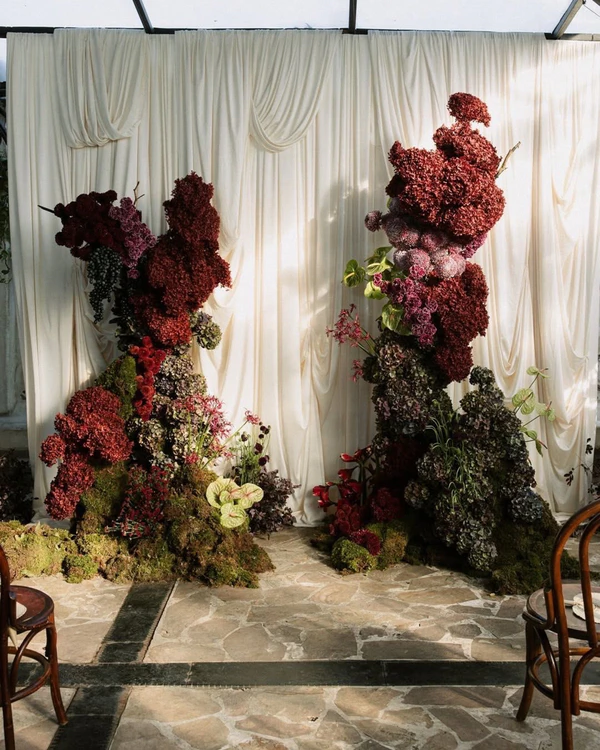 <a href="https://www.instagram.com/p/DX5l-HejxCl/?img_index=1">Sandat Floral</a>, Photography: <a href="https://www.instagram.com/by.thewallflower/">The Wallflower</a>