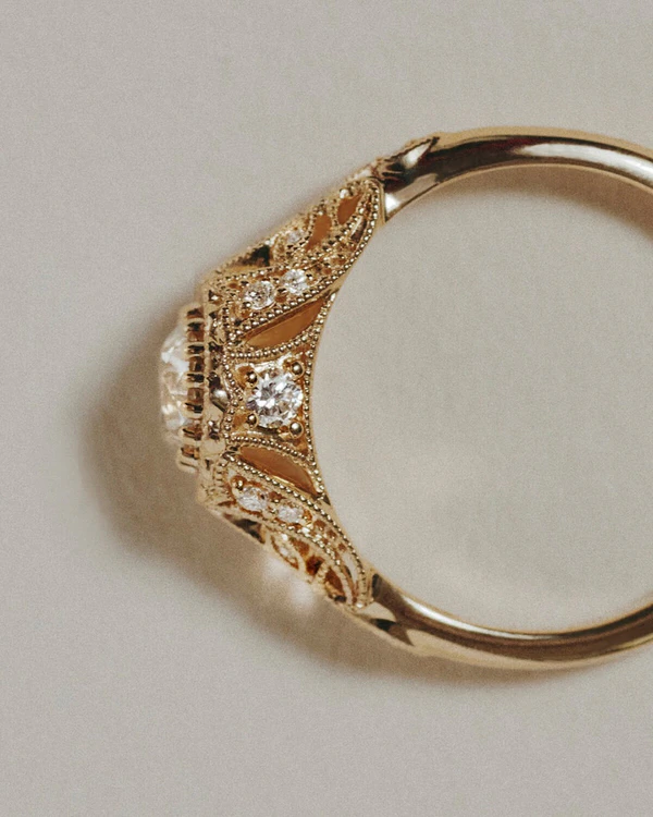<a href="https://www.instagram.com/p/DcJa1zvkmwY/?img_index=1">Stone Paris</a>