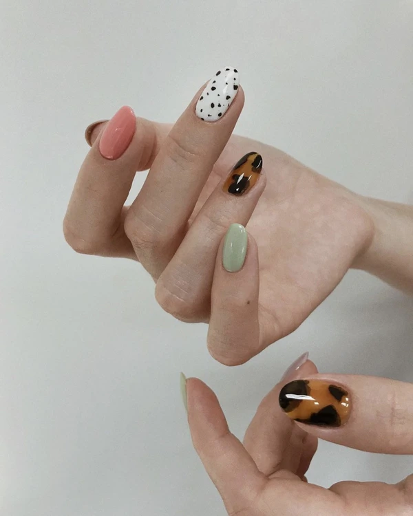 Colorful Manicure for a Wedding