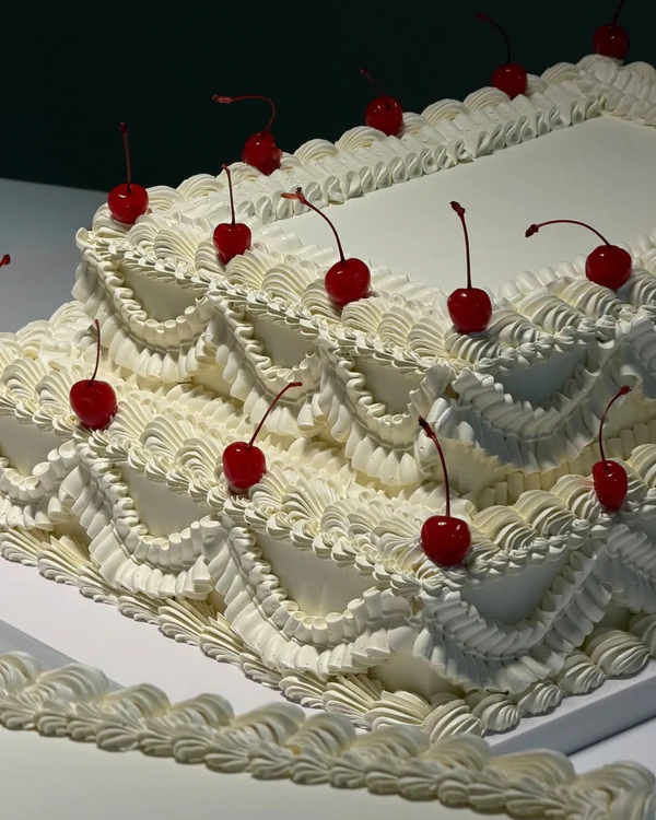 <a href="https://www.instagram.com/p/DTxb3Kpkf2i/?img_index=1">Pauline Cake</a>