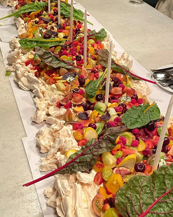Trend: Giant Single-Tier Wedding Desserts