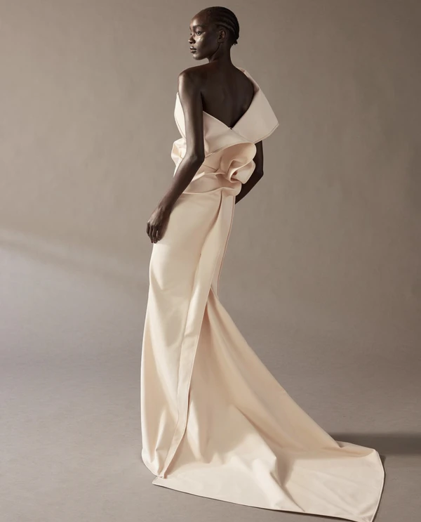 Wedding Dress Styles for Broad Shoulders
