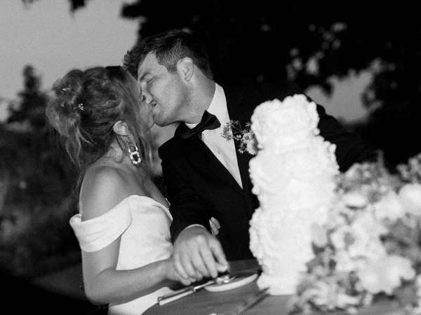 An Authentic Garden Wedding Editorial — photo 19