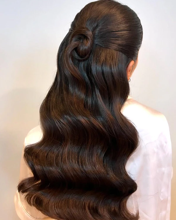<a href="https://www.instagram.com/p/C-DxCgXtNLI/">Brook Bridal Hair</a>