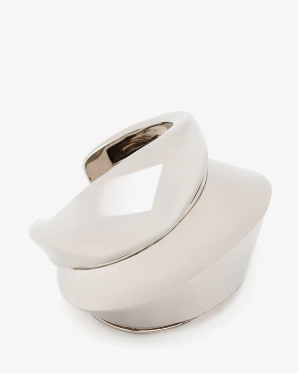 Stunning Bracelets to Complement a Bride's Look