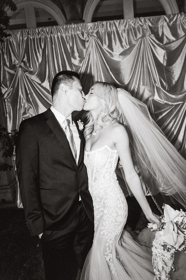 A Dreamlike Siren-Inspired Wedding With Oceanic Details in California