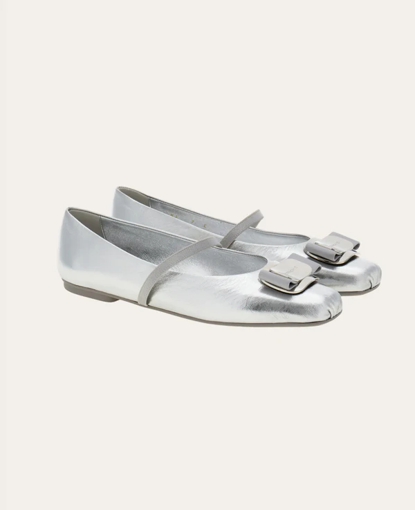 <a href="https://www.ferragamo.com/shop/us/en/women/shoes/ballerinas-flats/zina-769030?ds_cid=23068938361&amp;utm_campaign=MIDDLE_PURC_US_US-EN_ALW_ADW_BRAND_PMAX&amp;utm_source=google&amp;utm_medium=cpc&amp;gclsrc=aw.ds&amp;&amp;wt_ga=_&amp;wt_kw=__&amp;gad_source=1&amp;gad_campaignid=23068939813&amp;gbraid=0AAAAADKBVd3AZG0Pu-CA6n-yy3sQg3yRW&amp;gclid=CjwKCAjw_KjVBhAHEiwAnC0N9D8tf8ecOUffQN7gw07XKm4PjzTjHgQrXhrEIXO-uwFMwPW_aHL-XxoCMjUQAvD_BwE">FERRAGAMO Bow-Detail Ballet Flats, $880</a>