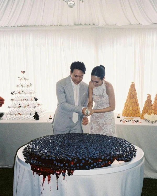 Trend: Giant Single-Tier Wedding Desserts