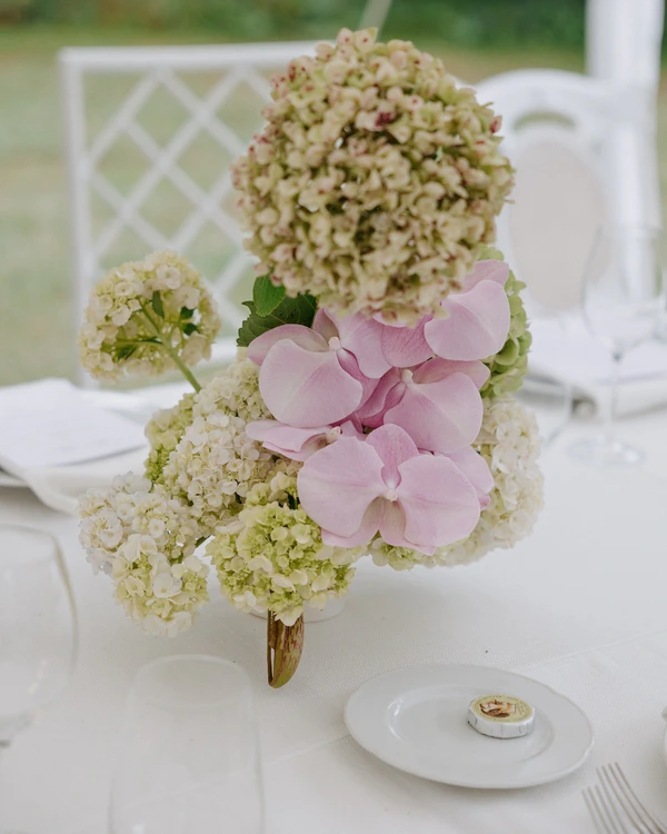 An Elegant Garden Wedding with a Traditional Korean Twist