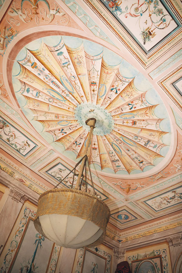 A Fever Dream Lisbon Wedding Where Art & History Collide at Palácio do Grilo