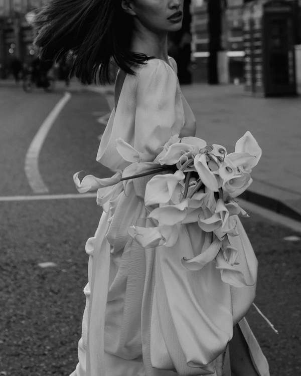 A Symphony of Silk, Light and Blooms — photo 2