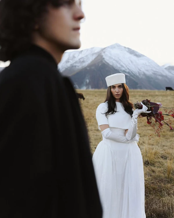 9 Chic Ways to Style Your Bridal Dress for a Winter Wedding