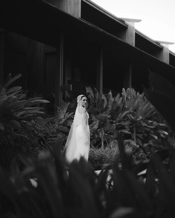A Chic & Spiritual Beach Wedding on the Tropical Shores of Bali
