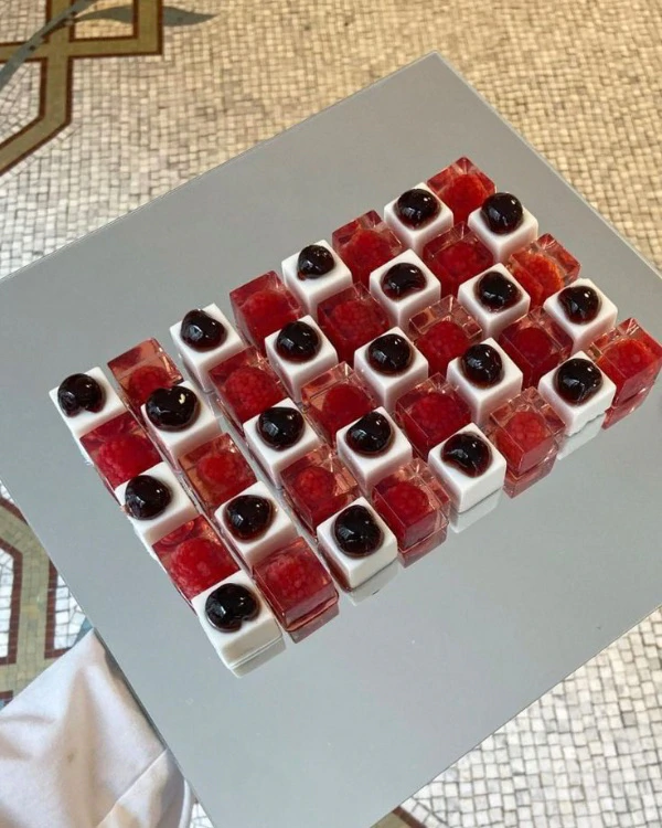 35 Chic Ideas to Style Your Wedding Dessert Tables