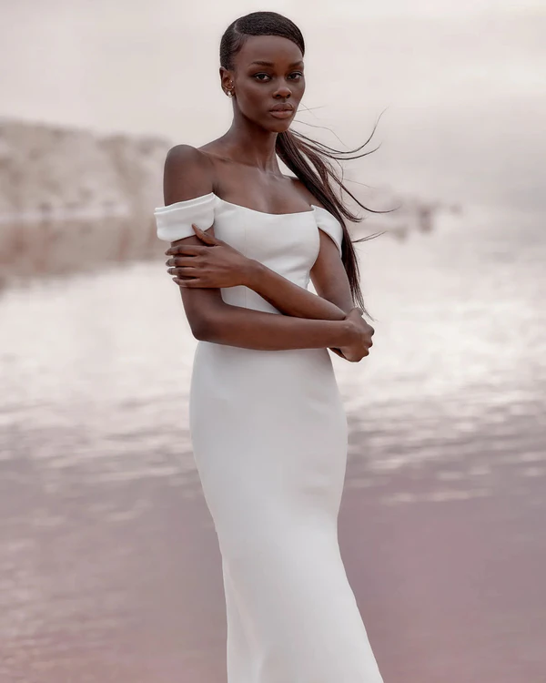 16 Minimalistic Wedding Dresses to Inspire You