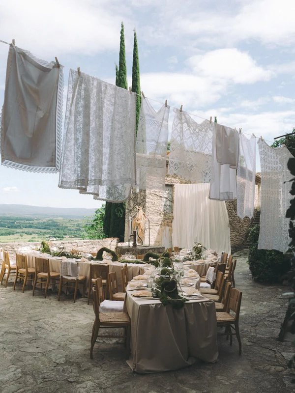 <a href="https://www.instagram.com/p/DePUG8ZDT-u/?img_index=1">Wedding in Provence</a>, Photography: <a href="https://www.instagram.com/lgm.photographer/">Ludovic Grau-Mingot</a>