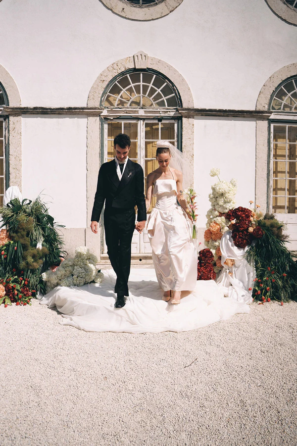 A Fever Dream Lisbon Wedding Where Art & History Collide at Palácio do Grilo
