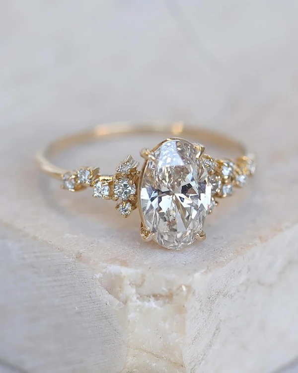 50 Iconic Vintage Engagement Ring Styles & Cuts