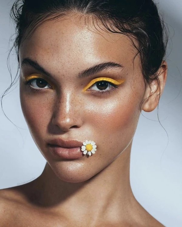 Makeup Trend: Statement Colorful Eyeliner
