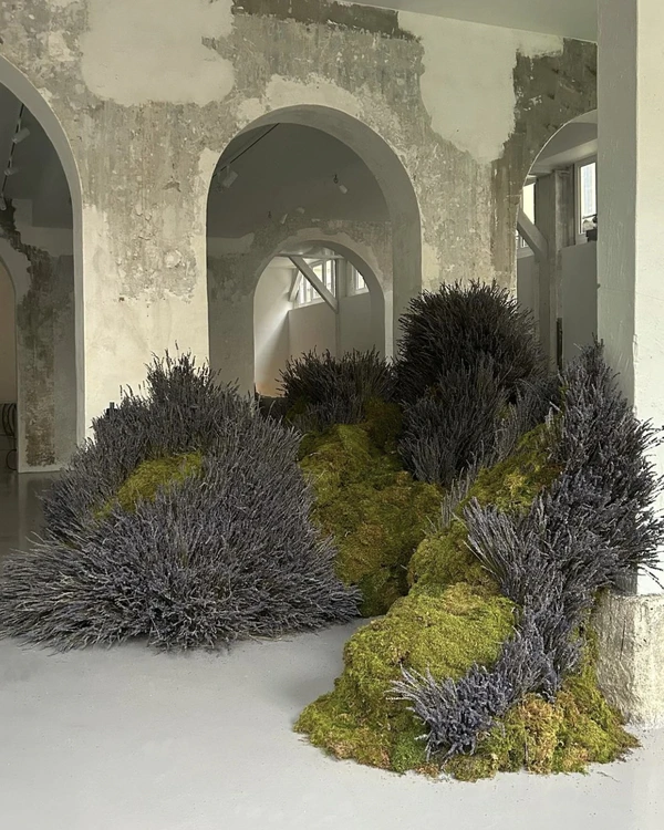 Trend: Overgrown Foliage Installations