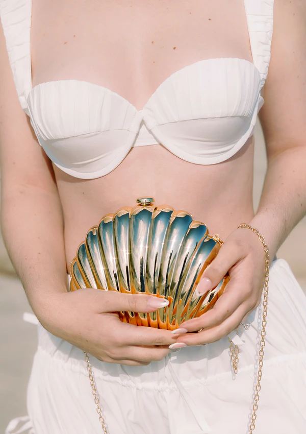 An Oceanic Elopement
