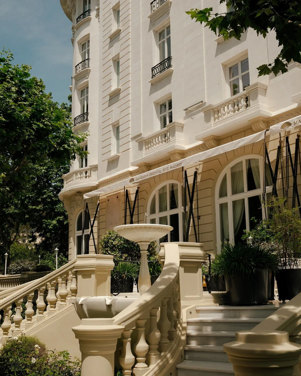 <a href="https://www.instagram.com/mo_ritzmadrid/p/DbY1rbaCKoz/?img_index=1">Mandarin Oriental Ritz</a>
