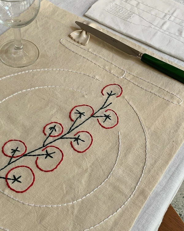 7 Brands for Unique Wedding Table Linens