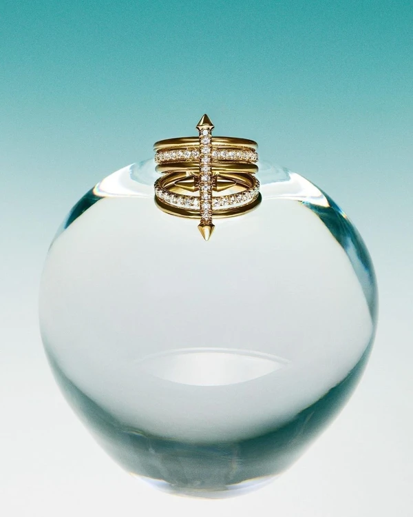 <span style="text-decoration: underline; color: #95a5a6;"><em><a style="color: #95a5a6; text-decoration: underline;" href="https://www.instagram.com/tiffanyandco" target="_blank" rel="noopener">Tiffany &amp; Co.</a></em></span>