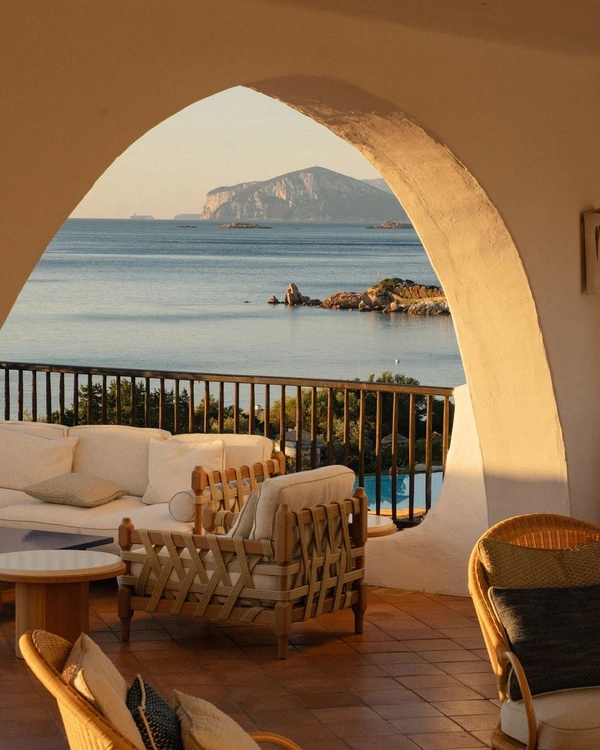10 Travel Influencers Every Holidayer Needs to Follow