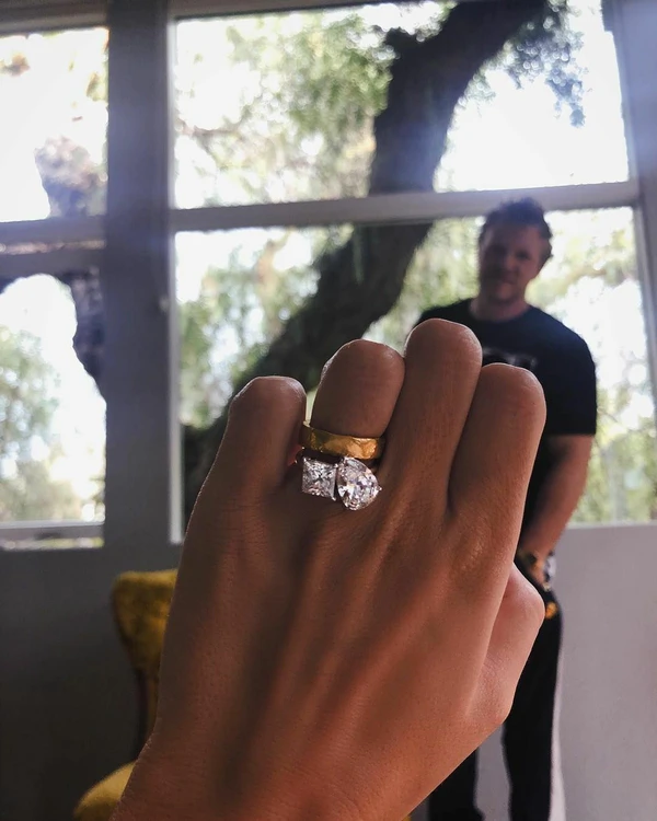 What to Post on Instagram When You Get Engaged?