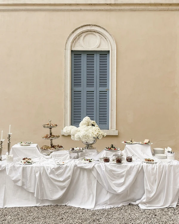 A Vintage-Infused Verona Wedding Dripping With Roses, Silk & Italian Romance