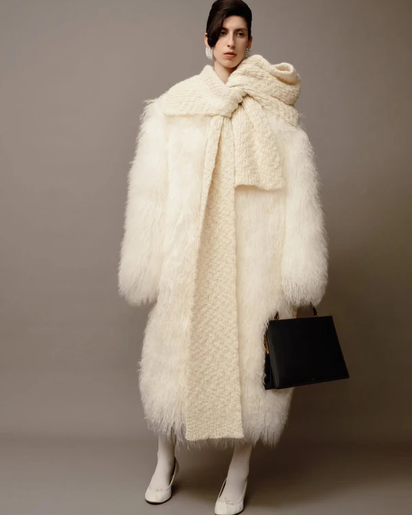 9 Chic Ways to Style Your Bridal Dress for a Winter Wedding