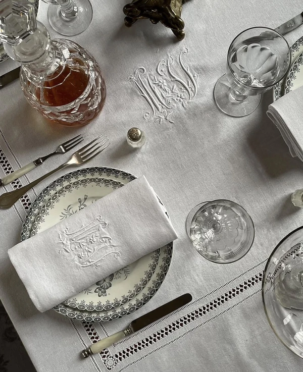 <a href="https://www.instagram.com/p/C_Qu2H0IW8K/">Maison Fête</a>