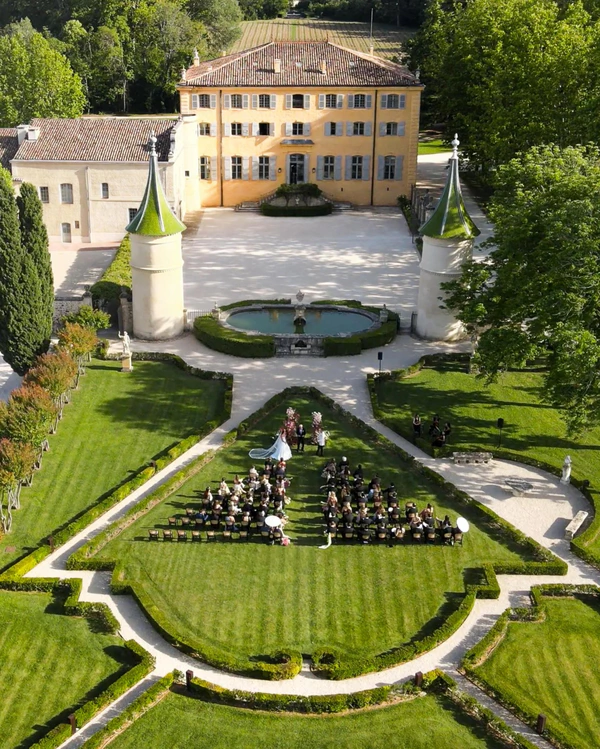 <a href="https://www.instagram.com/chateaudefonscolombe/">Château de Fonscolombe</a>, Photography: <a href="https://www.instagram.com/p/DaAdtgvFHne/?img_index=2">Kam Wickam</a>