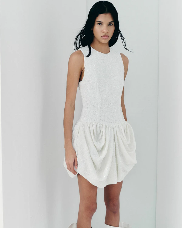 26 Modern Drop-Waist Bridal Dresses
