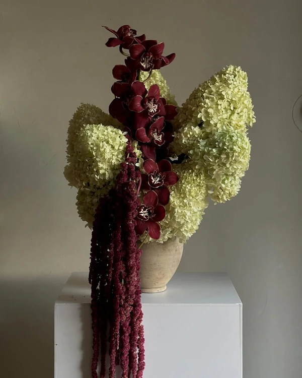 How to Choose Sustainable Wedding Florals Without Compromising Style