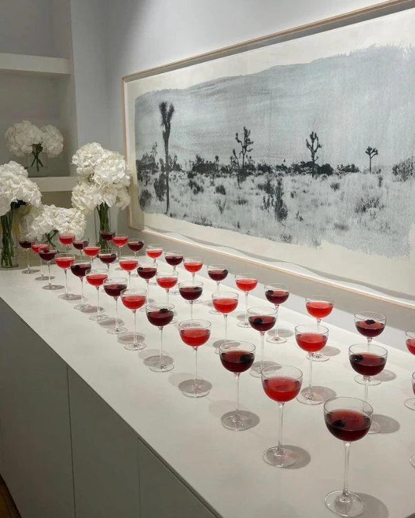 40 Trendy Ideas for Serving Your Wedding Cocktails