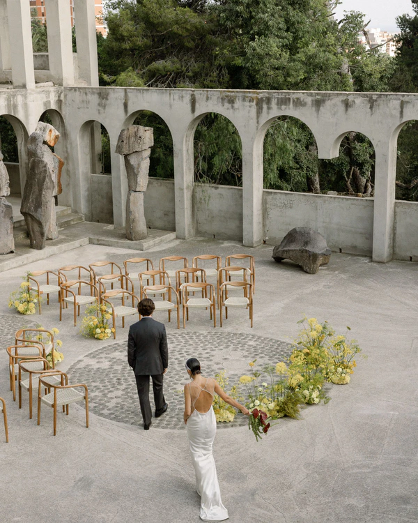 The Luxury of Simplicity: How to Achieve Timeless Wedding Photography