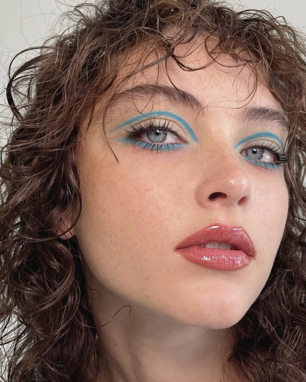Makeup Trend: Statement Colorful Eyeliner