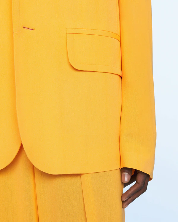 Colorful Suits for Grooms that are Perfect for Summer Wedding